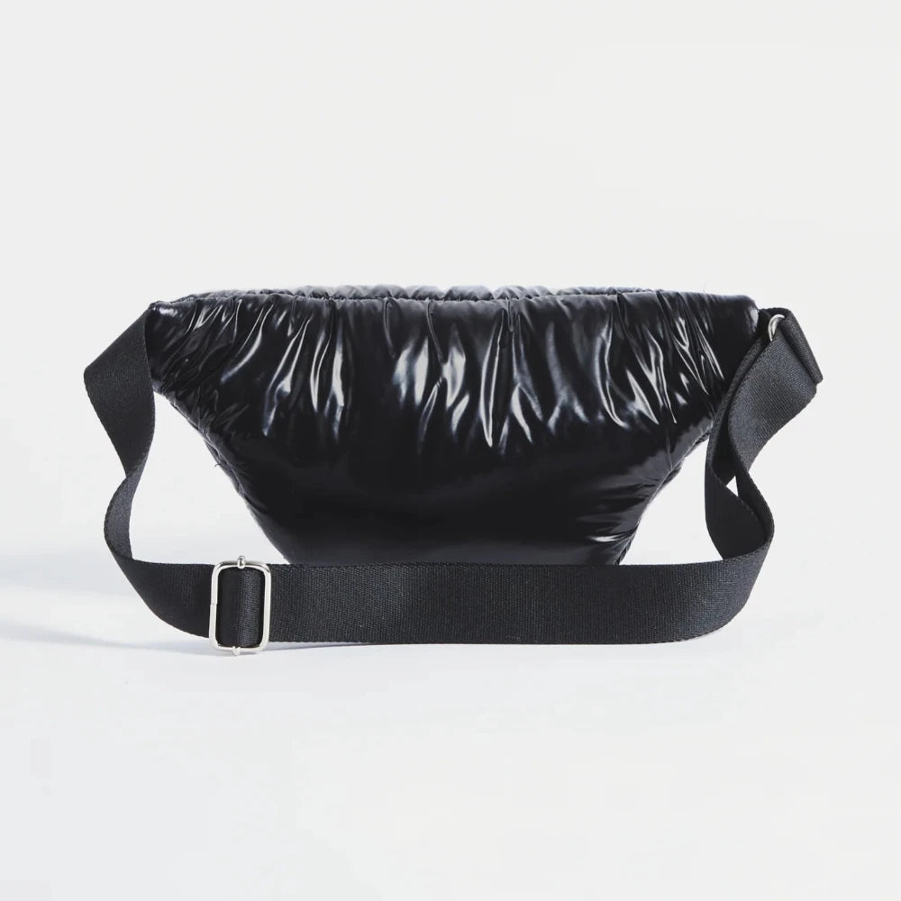 Wouf sac banane collection Black Glossy avec son effet métallisé noir