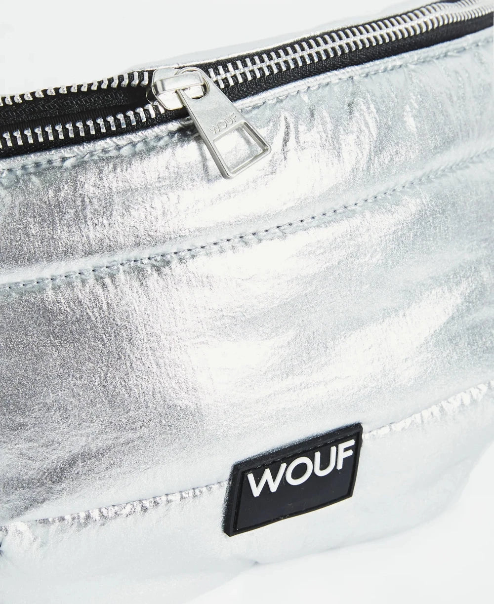 Wouf sac banane collection Silver Glossy avec son effet métallisé 