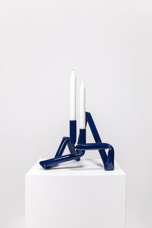 Chandelier Bucatini, studio aot - Bougeoir bleu nuit brillant pour 2 bougies